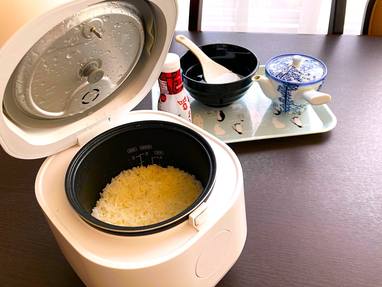 ごはんはジャーで提供しています